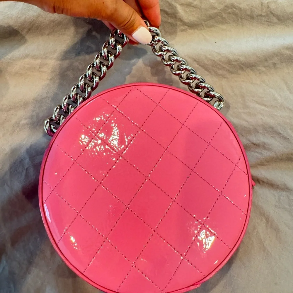 Authentic Chanel round a world bag in great condition - Picture 5 of 16